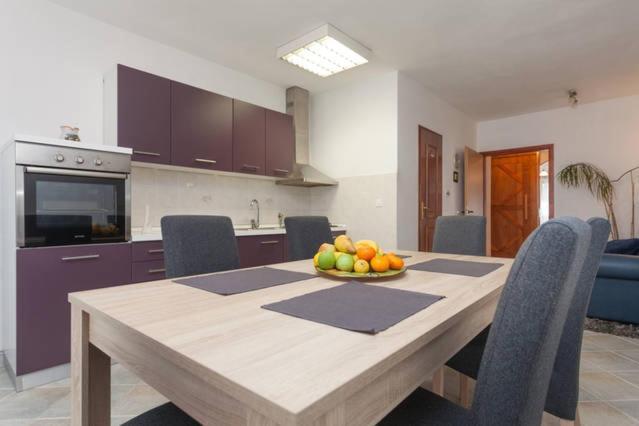 Apartment Helena Pula Bagian luar foto